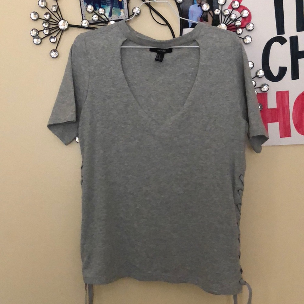 Forever 21 chocker tee